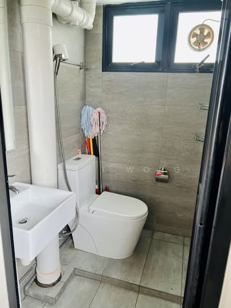624 Ang Mo Kio Avenue 4, 624 Ang Mo Kio Avenue 4, 2 Bedrooms, 732 sqft, HDB Flat For Rent, by Janet Wong, 500158940 - Common Bathroom - PropertyGuru.com.sg