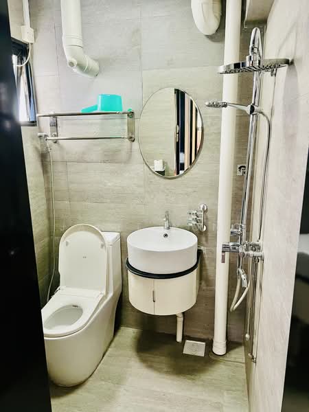 624 Ang Mo Kio Avenue 4, 624 Ang Mo Kio Avenue 4, 2 Bedrooms, 732 sqft, HDB Flat For Rent, by Janet Wong, 500158940 - Master Bathroom - PropertyGuru.com.sg