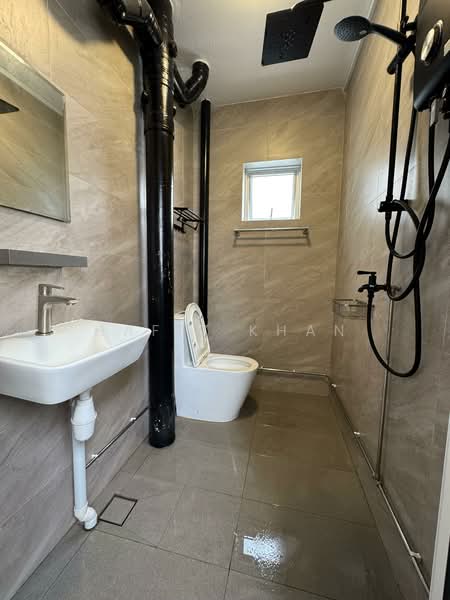 252 Bangkit Road, 252 Bangkit Road, 2 Bedrooms, 786 sqft, HDB Flat For Sale, by Hafiz Khan, 500158950 - Bathroom - PropertyGuru.com.sg