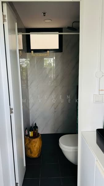 Novelty BizCentre, 18 Howard Road, 1,658 sqft, Light Industrial (B1) For Sale, by Steven Max Quek, 500158968 - Bathroom - CommercialGuru.com.sg