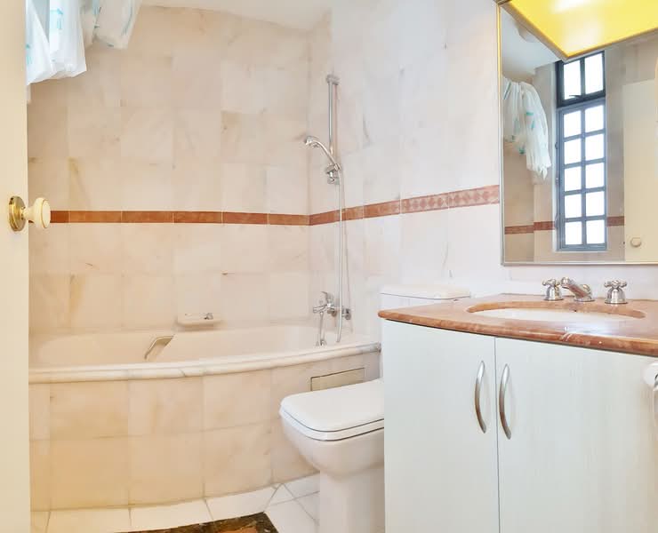 Chancery Grove, 25L Chancery Lane, 4 Bedrooms, 2,013 sqft, Cluster House For Rent, by Lawrence Hong, 500158969 - Bathroom - PropertyGuru.com.sg