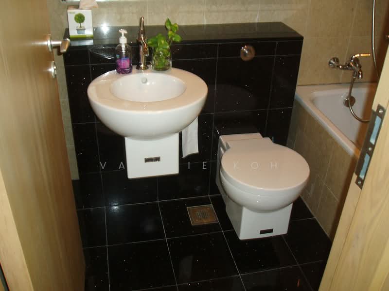 St. Martin Residence, 2 Saint Martin's Drive, 1 Bedroom, 603 sqft, Condominium For Rent, by Valerie Koh, 500158970 - Bathroom - PropertyGuru.com.sg