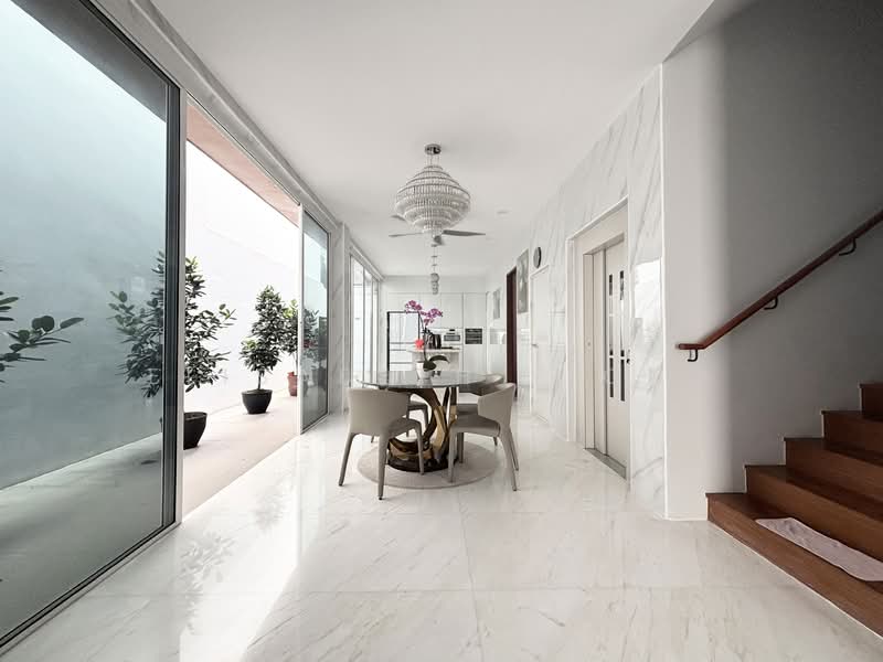 Serangoon Garden Estate, Huddington Avenue, 4 Bedrooms, 4,500 sqft, Corner Terrace For Rent, by Elisabeth Yiong, 500158971 - Corridor - PropertyGuru.com.sg