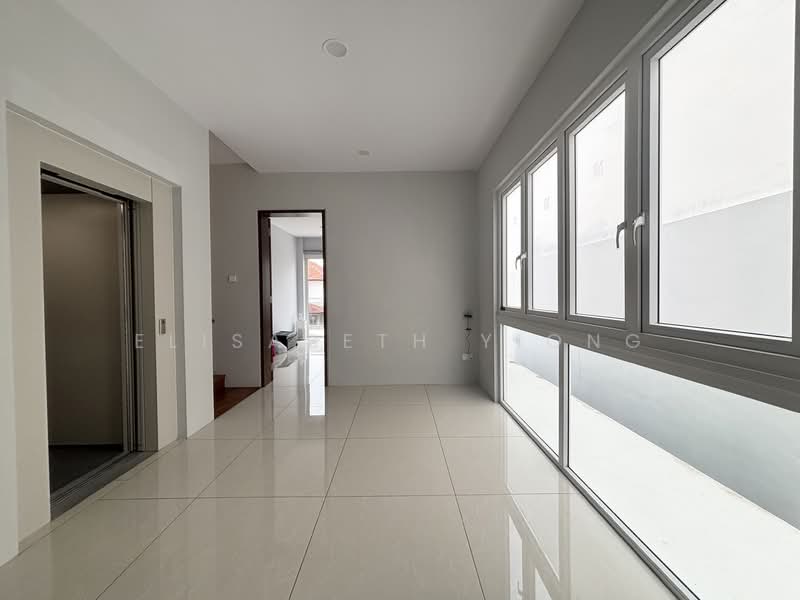 Serangoon Garden Estate, Huddington Avenue, 4 Bedrooms, 4,500 sqft, Corner Terrace For Rent, by Elisabeth Yiong, 500158971 - Interior - PropertyGuru.com.sg