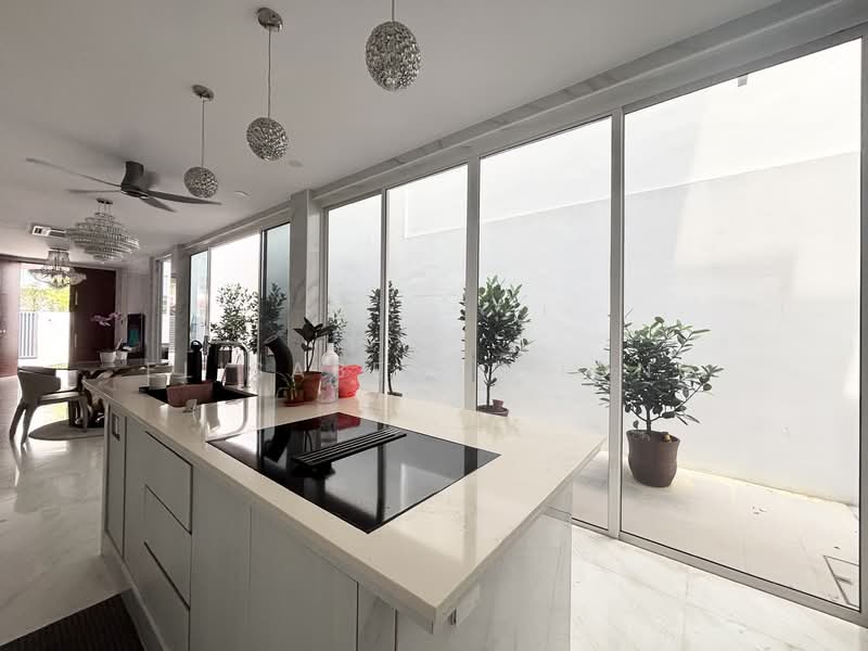 Serangoon Garden Estate, Huddington Avenue, 4 Bedrooms, 4,500 sqft, Corner Terrace For Rent, by Elisabeth Yiong, 500158971 - Kitchen - PropertyGuru.com.sg