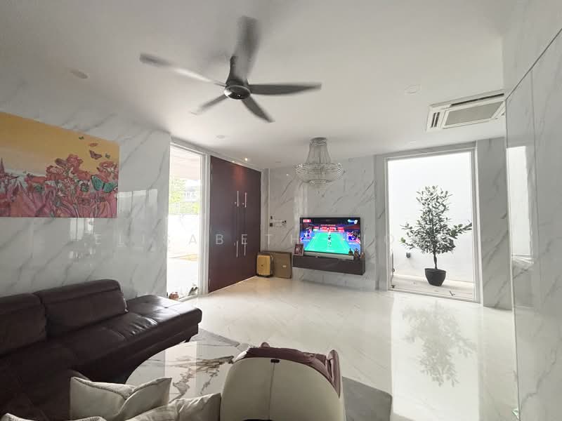 Serangoon Garden Estate, Huddington Avenue, 4 Bedrooms, 4,500 sqft, Corner Terrace For Rent, by Elisabeth Yiong, 500158971 - Living Room - PropertyGuru.com.sg