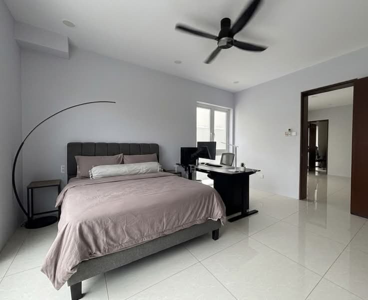 Serangoon Garden Estate, Huddington Avenue, 4 Bedrooms, 4,500 sqft, Corner Terrace For Rent, by Elisabeth Yiong, 500158971 - Bedroom - PropertyGuru.com.sg