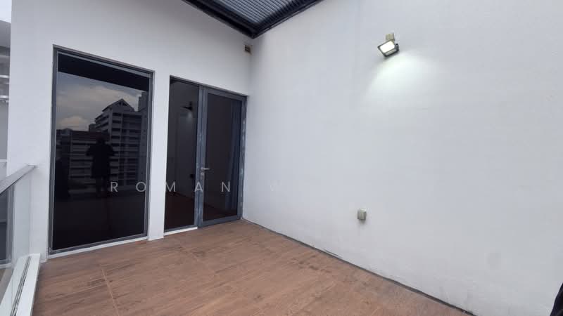 🔥 RARE UNDERVALUE🔥3 Freehold Units at Farrer Suites | City Fringe Gem | Serious Sellers | Investor, , 3 Bedrooms, 1,100 sqft, Condominium For Sale, by Roman Woo C P, 500158974 - Balcony - PropertyGuru.com.sg