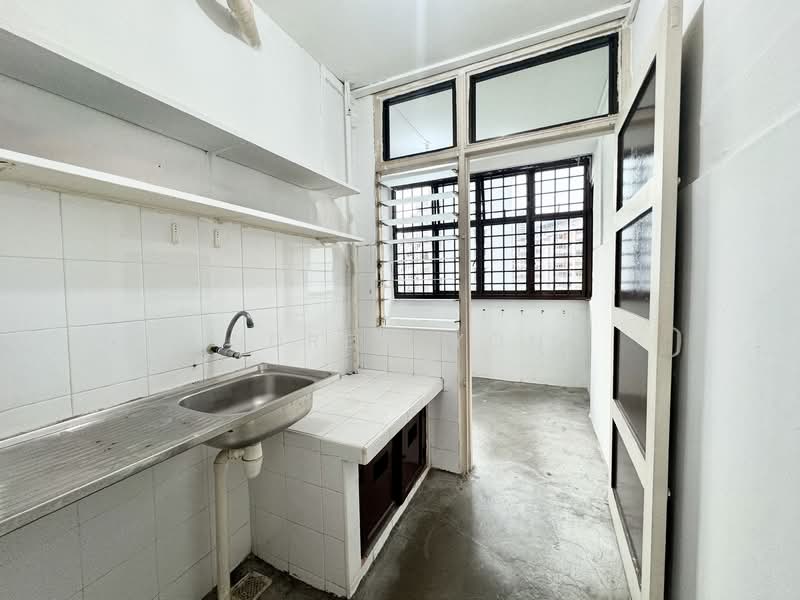6 Beach Road, 6 Beach Road, 1 Bedroom, 452 sqft, HDB Flat For Sale, by Andrew Yong, 500159003 - Kitchen - PropertyGuru.com.sg