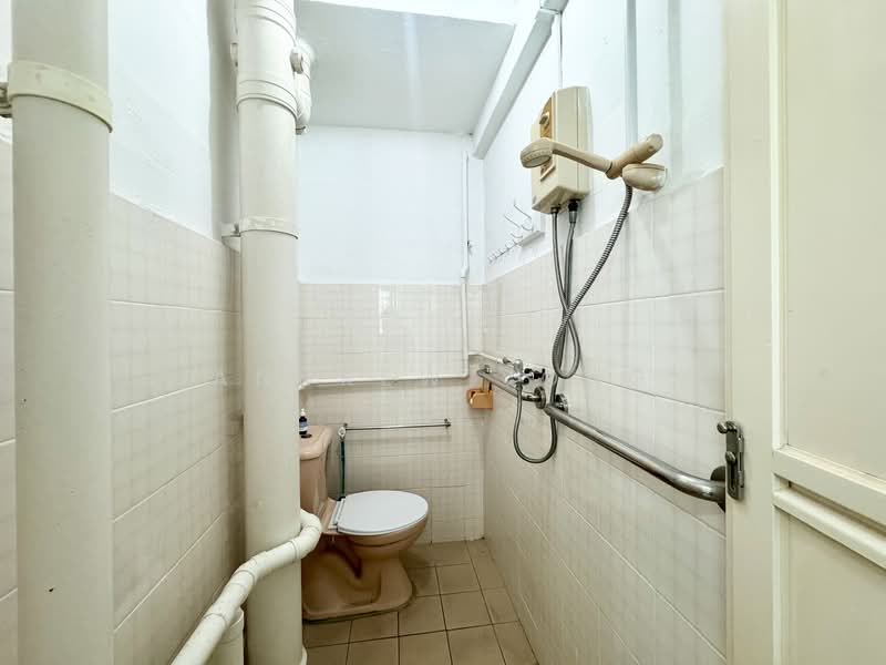 6 Beach Road, 6 Beach Road, 1 Bedroom, 452 sqft, HDB Flat For Sale, by Andrew Yong, 500159003 - Bathroom - PropertyGuru.com.sg