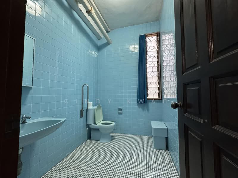 Faber Hills Estate, Faber Drive, 5 Bedrooms, 3,046 sqft, Semi-Detached House For Sale, by Cindy Kwah, 500159007 - Bathroom 1 - PropertyGuru.com.sg