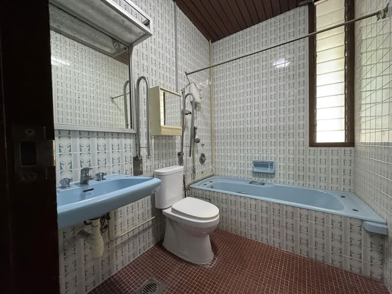 Faber Hills Estate, Faber Drive, 5 Bedrooms, 3,046 sqft, Semi-Detached House For Sale, by Cindy Kwah, 500159007 - Bathroom 4 - PropertyGuru.com.sg