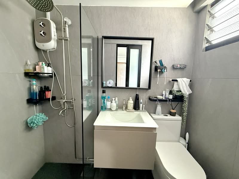 124 Bishan Street 12, 124 Bishan Street 12, 3 Bedrooms, 904 sqft, HDB Flat For Sale, by Terence Tan, 500159010 - Bathroom - PropertyGuru.com.sg