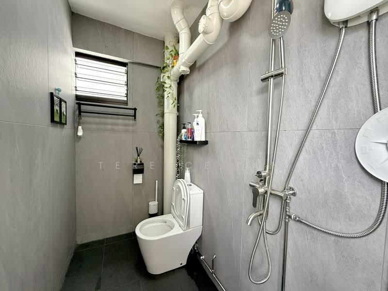124 Bishan Street 12, 124 Bishan Street 12, 3 Bedrooms, 904 sqft, HDB Flat For Sale, by Terence Tan, 500159010 - Bathroom - PropertyGuru.com.sg