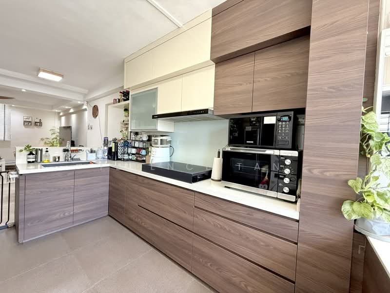 124 Bishan Street 12, 124 Bishan Street 12, 3 Bedrooms, 904 sqft, HDB Flat For Sale, by Terence Tan, 500159010 - Kitchen - PropertyGuru.com.sg