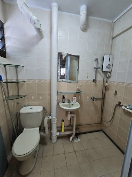 230 Jurong East Street 21, 230 Jurong East Street 21, 3 Bedrooms, 1,292 sqft, HDB Flat For Sale, by Fendy Lee, 500159011 - Bathroom - PropertyGuru.com.sg
