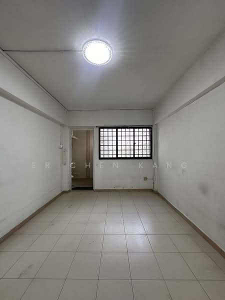313 Jurong East Street 32, 313 Jurong East Street 32, 2 Bedrooms, 797 sqft, HDB Flat For Sale, by Er Chen Kang, 500159016 - Master Bedroom - PropertyGuru.com.sg
