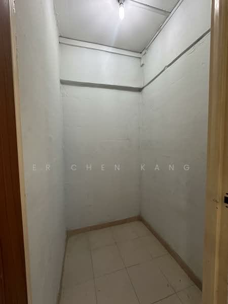 313 Jurong East Street 32, 313 Jurong East Street 32, 2 Bedrooms, 797 sqft, HDB Flat For Sale, by Er Chen Kang, 500159016 - Store room - PropertyGuru.com.sg