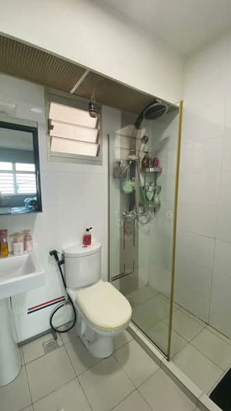 890A Tampines Avenue 1, 890A Tampines Avenue 1, 2 Bedrooms, 743 sqft, HDB Flat For Sale, by Yeo Tong Boon, 500159020 - Bathroom - PropertyGuru.com.sg