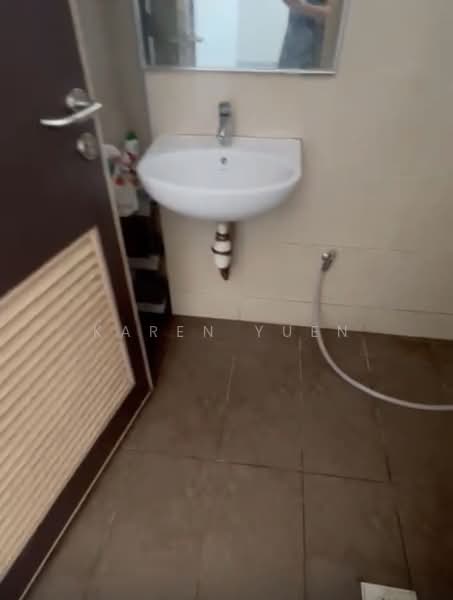 Woodlands Bizhub, 190 Woodlands Industrial Park E5, 1,927 sqft, Factory / Workshop (B2) For Sale, by Karen Yuen, 500159021 - Bathroom - CommercialGuru.com.sg