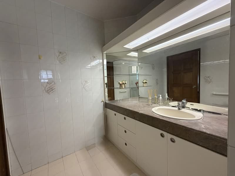 SHERLENE TAY 9369*2787 💎 Highly demanded detached 💎, , 5 Bedrooms, 2,600 sqft, Detached House For Sale, by Sherlene Tay, 500159031 - Bathroom - PropertyGuru.com.sg