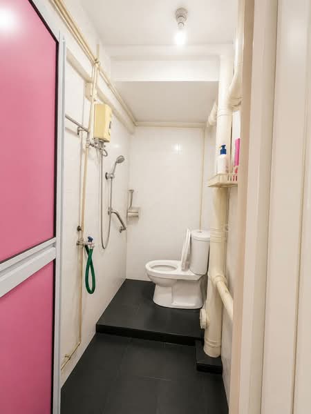 4 Upper Aljunied Lane, 4 Upper Aljunied Lane, 2 Bedrooms, 614 sqft, HDB Flat For Sale, by Angela Ng, 500159038 - Bathroom - PropertyGuru.com.sg
