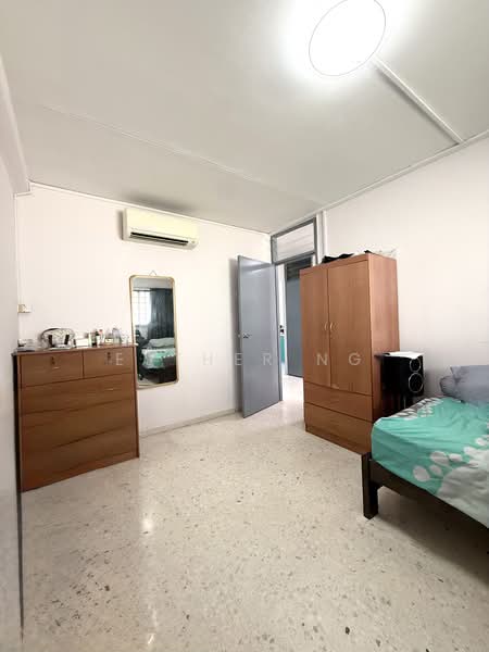 235 Tampines Street 21, 235 Tampines Street 21, 2 Bedrooms, 796 sqft, HDB Flat For Sale, by Esther Ng, 500159042 - Bedroom - PropertyGuru.com.sg
