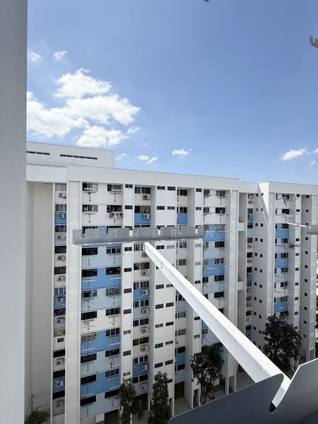235 Tampines Street 21, 235 Tampines Street 21, 2 Bedrooms, 796 sqft, HDB Flat For Sale, by Esther Ng, 500159042 - Exterior - PropertyGuru.com.sg