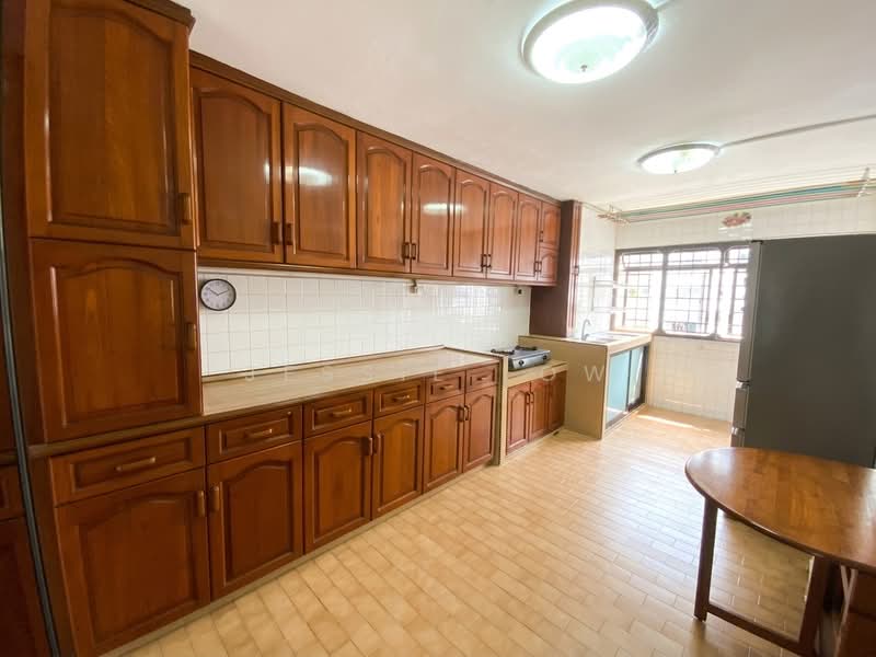 240 Bukit Batok East Avenue 5, 240 Bukit Batok East Avenue 5, 2 Bedrooms, 721 sqft, HDB Flat For Sale, by Jessie Low, 500159049 - Kitchen - PropertyGuru.com.sg