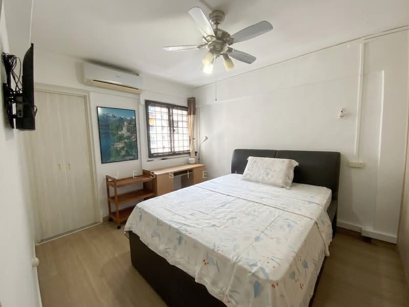 240 Bukit Batok East Avenue 5, 240 Bukit Batok East Avenue 5, 2 Bedrooms, 721 sqft, HDB Flat For Sale, by Jessie Low, 500159049 - Bedroom - PropertyGuru.com.sg