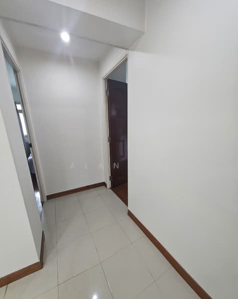 134 Edgedale Plains, 134 Edgedale Plains, 3 Bedrooms, 980 sqft, HDB Flat For Sale, by Alan Ng, 500159053 - Corridor - PropertyGuru.com.sg