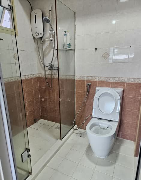 134 Edgedale Plains, 134 Edgedale Plains, 3 Bedrooms, 980 sqft, HDB Flat For Sale, by Alan Ng, 500159053 - Bathroom - PropertyGuru.com.sg