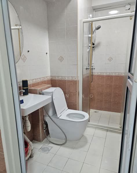134 Edgedale Plains, 134 Edgedale Plains, 3 Bedrooms, 980 sqft, HDB Flat For Sale, by Alan Ng, 500159053 - Bathroom - PropertyGuru.com.sg