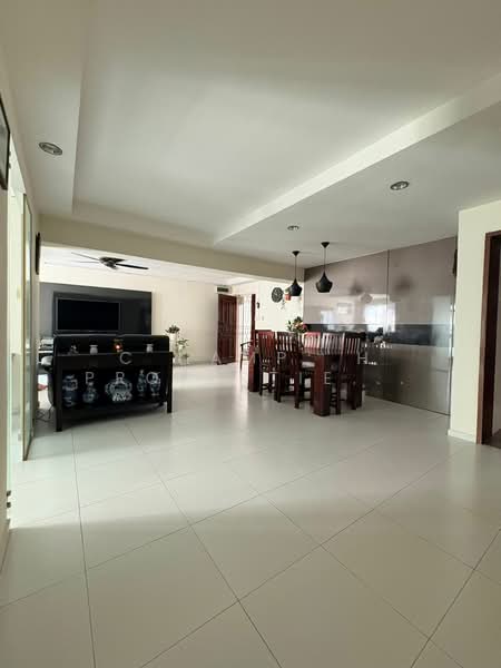 122C Sengkang East Way, 122C Sengkang East Way, Room Rental, 195 sqft, HDB Flat For Rent, by PAULINE MARIE LIM AI HSIA, 500159056 - Living Room - PropertyGuru.com.sg