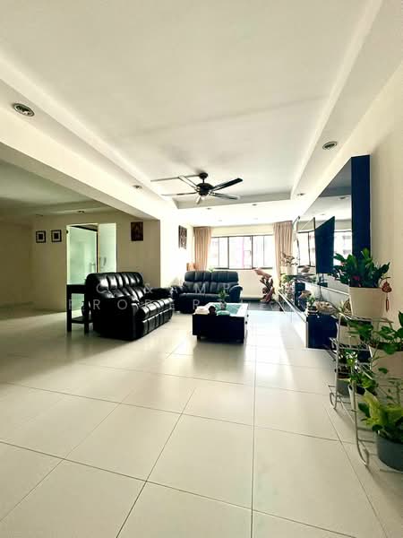 122C Sengkang East Way, 122C Sengkang East Way, Room Rental, 195 sqft, HDB Flat For Rent, by PAULINE MARIE LIM AI HSIA, 500159056 - Living Room - PropertyGuru.com.sg