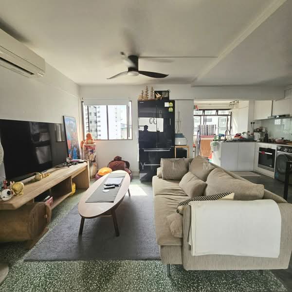 34 Marine Crescent, 34 Marine Crescent, 2 Bedrooms, 883 sqft, HDB Flat For Sale, by Kelly Lim, 500159058 - Living Room - PropertyGuru.com.sg