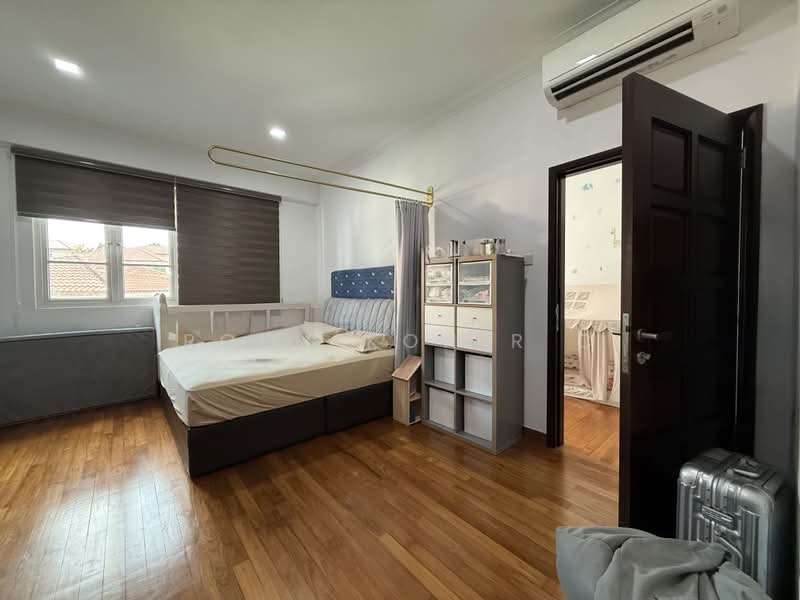 Mera Gardens, Almond Avenue, 5 Bedrooms, 2,010 sqft, Terraced House For Sale, by Roqy Koh R C, 500159107 - Bedroom - PropertyGuru.com.sg