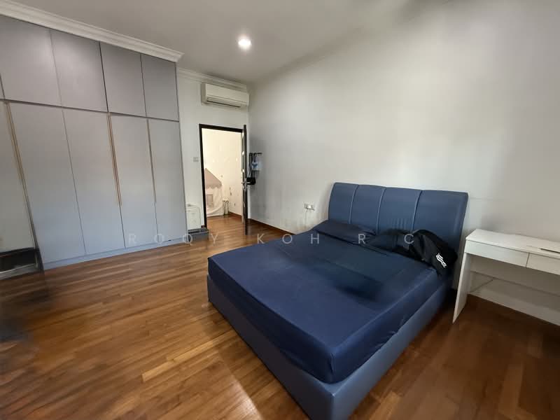 Mera Gardens, Almond Avenue, 5 Bedrooms, 2,010 sqft, Terraced House For Sale, by Roqy Koh R C, 500159107 - Bedroom - PropertyGuru.com.sg