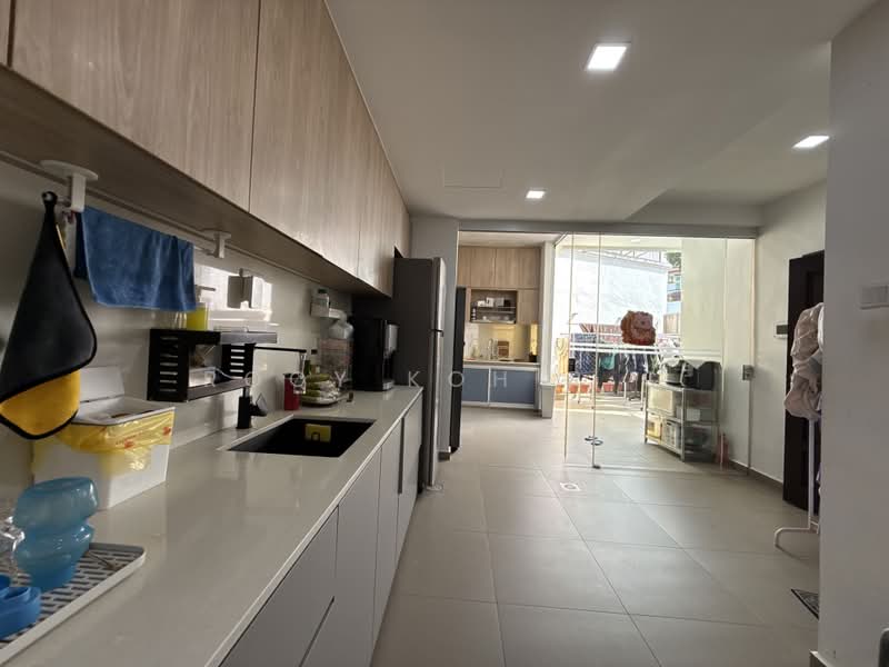 Mera Gardens, Almond Avenue, 5 Bedrooms, 2,010 sqft, Terraced House For Sale, by Roqy Koh R C, 500159107 - Kitchen - PropertyGuru.com.sg