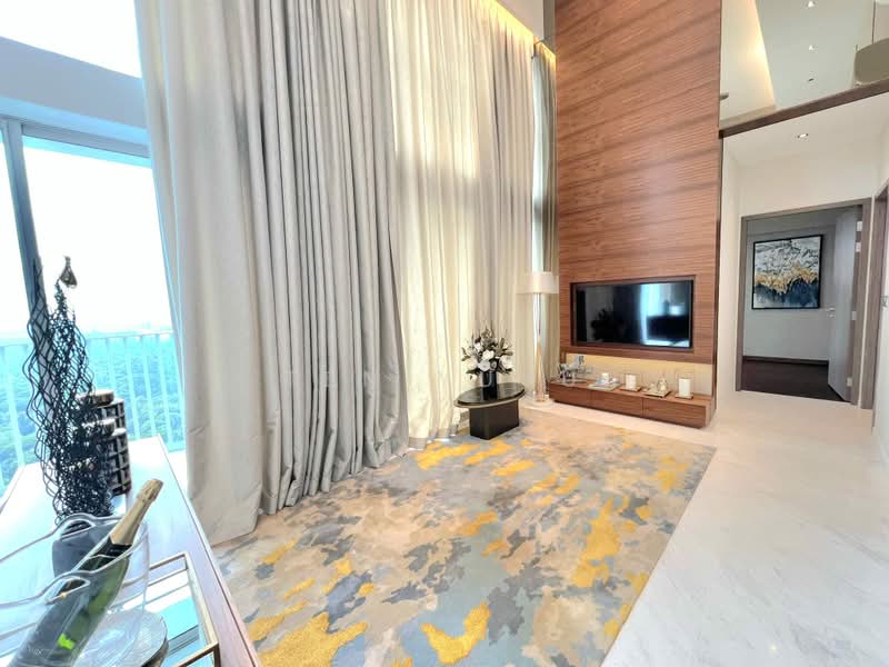 Queens Peak, 1 Dundee Road, 5 Bedrooms, 4,715 sqft, Condominium For Sale, by Ten Yuyu, 500159112 - Living Room - PropertyGuru.com.sg