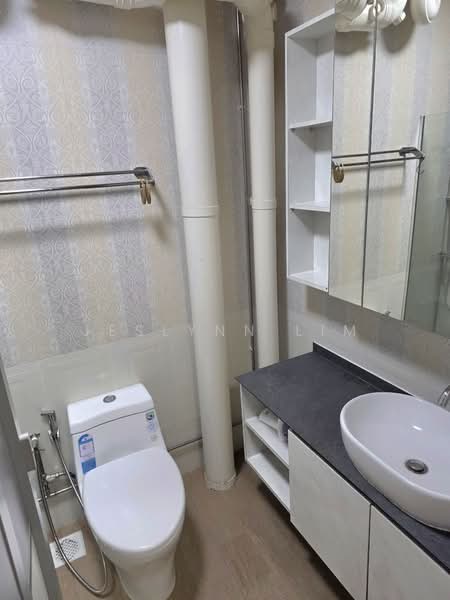 339A Sembawang Close, 339A Sembawang Close, 4 Bedrooms, 1,227 sqft, HDB Flat For Sale, by Jeslynn Lim, 500159124 - Bathroom - PropertyGuru.com.sg