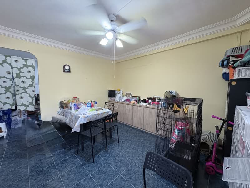 160 Simei Road, 160 Simei Road, 3 Bedrooms, 1,119 sqft, HDB Flat For Sale, by Sharique Tan, 500159127 - Living Room - PropertyGuru.com.sg