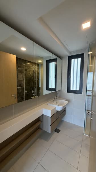 The Lakefront Residences, 42 Lakeside Drive, 4 Bedrooms, 2,422 sqft, Condominium For Sale, by Vell Ng, 500159133 - Bathroom - PropertyGuru.com.sg