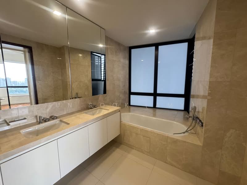 d'Leedon (Former Farrer Court), 13 Leedon Heights, 4 Bedrooms, 2,300 sqft, Condominium For Sale, by Fun Sook (Amy), 500159136 - Bathroom - PropertyGuru.com.sg