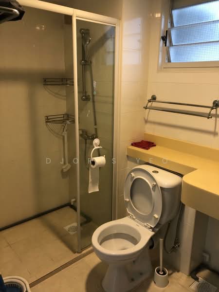 268D Compassvale Link, 268D Compassvale Link, 3 Bedrooms, 969 sqft, HDB Flat For Sale, by Djoris Yeo, 500159146 - Bathroom - PropertyGuru.com.sg