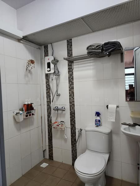 592B Montreal Ville, 592B Montreal Link, 3 Bedrooms, 1,001 sqft, HDB Flat For Sale, by Jamilah Md Yusof, 500159172 - Bathroom - PropertyGuru.com.sg