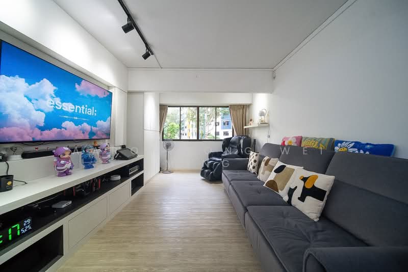 327 Sembawang Crescent, 327 Sembawang Crescent, 3 Bedrooms, 1,323 sqft, HDB Flat For Sale, by Aaron Yong Wei Ming, 500159173 - Living Room - PropertyGuru.com.sg