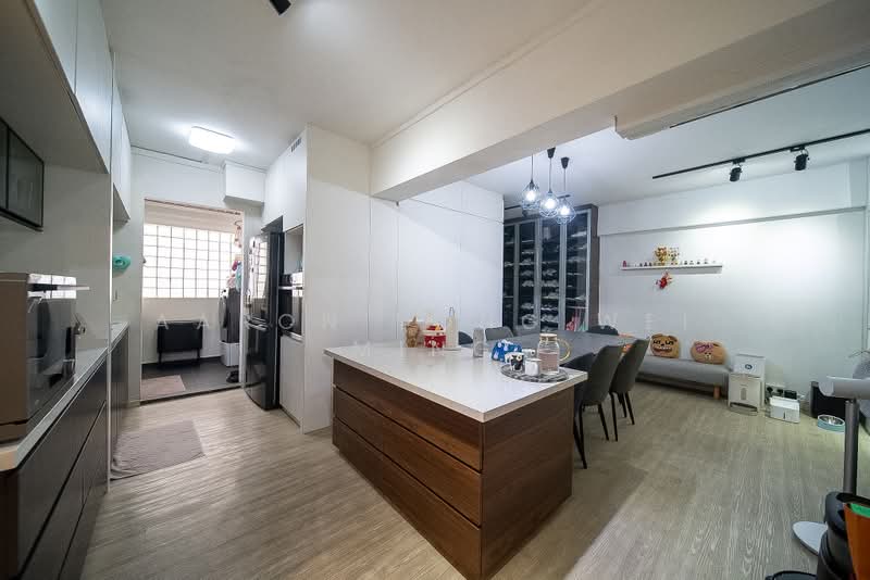 327 Sembawang Crescent, 327 Sembawang Crescent, 3 Bedrooms, 1,323 sqft, HDB Flat For Sale, by Aaron Yong Wei Ming, 500159173 - Kitchen - PropertyGuru.com.sg