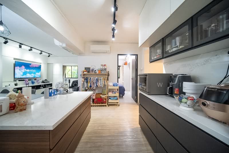 327 Sembawang Crescent, 327 Sembawang Crescent, 3 Bedrooms, 1,323 sqft, HDB Flat For Sale, by Aaron Yong Wei Ming, 500159173 - Kitchen - PropertyGuru.com.sg