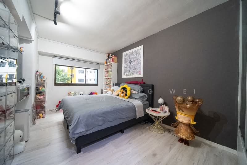 327 Sembawang Crescent, 327 Sembawang Crescent, 3 Bedrooms, 1,323 sqft, HDB Flat For Sale, by Aaron Yong Wei Ming, 500159173 - Common Bedroom - PropertyGuru.com.sg